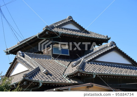 Tile roof image 95884734