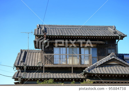 Tile roof image 95884738