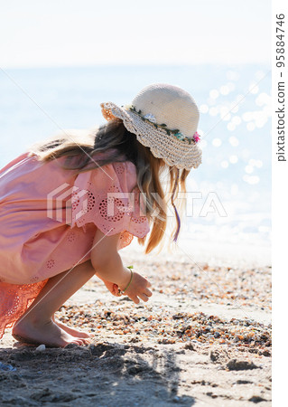 Little girl play at sea sandy beach 95884746