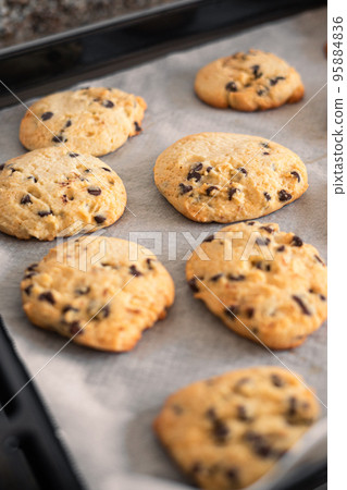 Homemade cookies on a baking tray 95884836