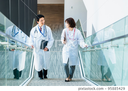 A young doctor working in the medical field Photography cooperation "LINK FOREST" 95885429