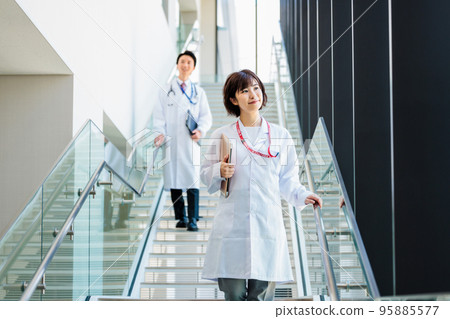 A young doctor working in the medical field Photography cooperation "LINK FOREST" 95885577