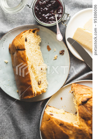 Panettone Christmas Cake. Italian sweet bread on plate. Top view. 95886086