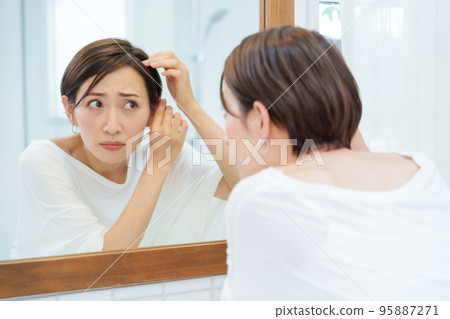 A woman who cares about her hair A woman who cares about her hair 95887271