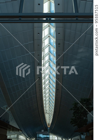 Haneda Airport International Terminal large ceiling skylight 95887515