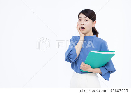 Business woman in her thirties who is surprised Business woman in her thirties who is surprised 95887935