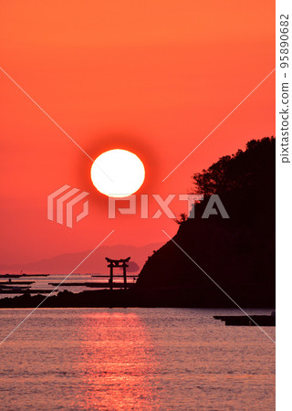 Morning sun of Mushiake and Nagashima 95890682