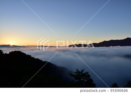 野坂川村的雲海 95890686