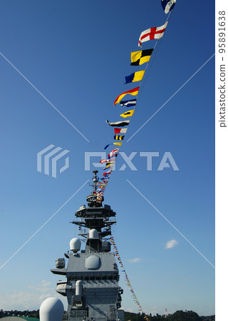 “國際艦隊評論2022”護航艦出雲全艦裝飾 “國際艦隊評論2022”護航艦出雲全艦裝飾 95891638