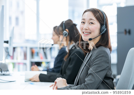 Business woman wearing a headset (online conference / call center) Business woman wearing a headset (online conference / call center) 95891859