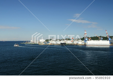 Destroyer Izumo Scenery from the flight deck Destroyer Izumo Scenery from the flight deck 95891910