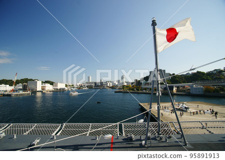 Destroyer Izumo Scenery from the flight deck 95891913