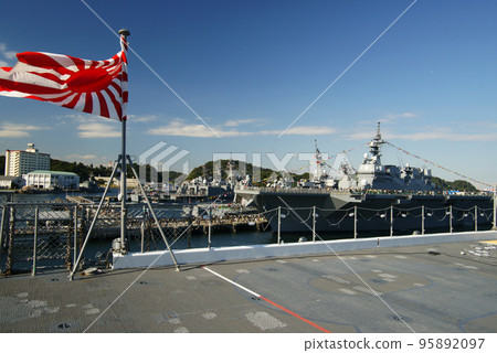 "International Fleet Review 2022" Destroyer Izumo Self-Defense Ship Flag 95892097