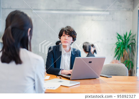 面對面的銷售人員 面對面的銷售人員 95892327
