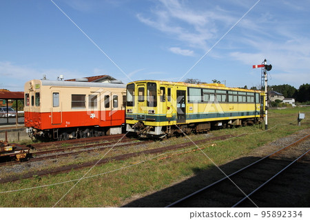 Preserved cars in Kuniyoshi 95892334