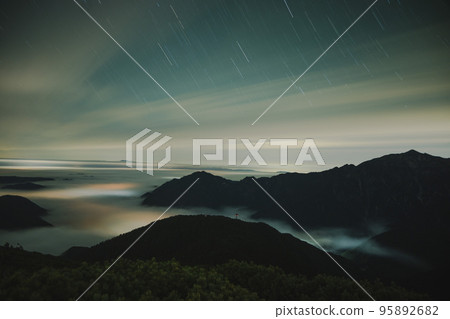 Under fine weather, you can see the night view of Gifu Prefecture and the Northern Alps from the ridgeline of Mt. Nishihotaka. Under fine weather, you can see the night view of Gifu Prefecture and the Northern Alps from the ridgeline of Mt. Nishihotaka. 95892682