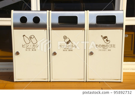 Sorting trash bin 95892732