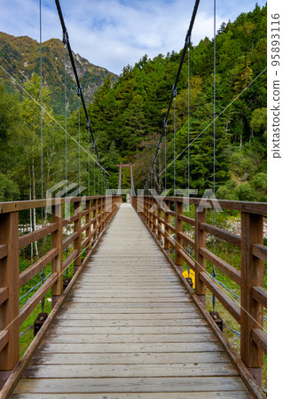Yokoo Bridge in the Northern Alps 95893116