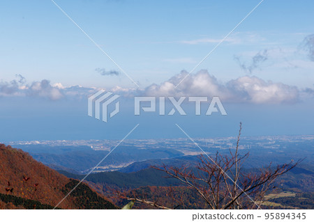 日本鳥取縣大山美麗的秋景 95894345