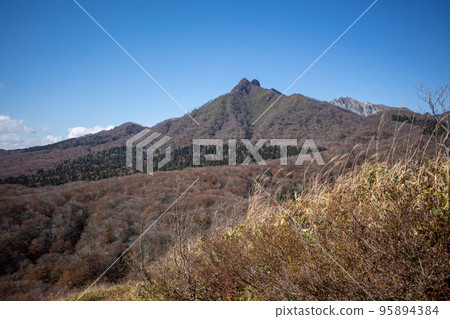 日本鳥取縣大山美麗的秋景 95894384