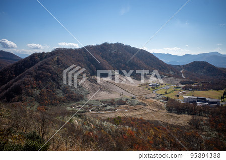 Beautiful autumn scenery of Mt. Daisen in Tottori Prefecture, Japan 95894388