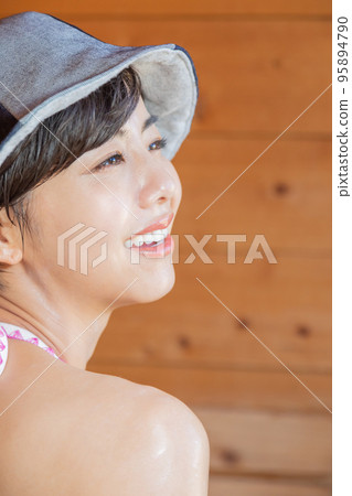 Totou, a woman getting fit in the sauna 95894790