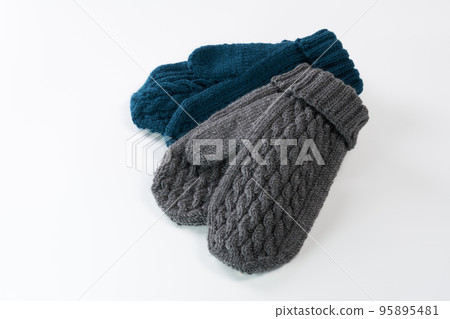 Image of knitted gloves 95895481
