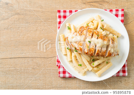 quadrotto penne pasta white creamy sauce with grilled chicken 95895878
