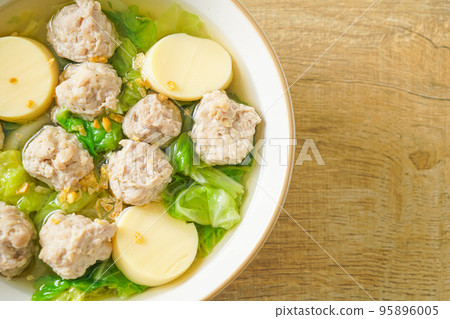 Clear Soup with Tofu and Minced Pork Clear Soup with Tofu and Minced Pork 95896005
