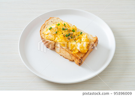 bread toast with scramble egg bread toast with scramble egg 95896009