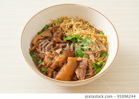 Stewed pork leg noodles in brown soup 95896244