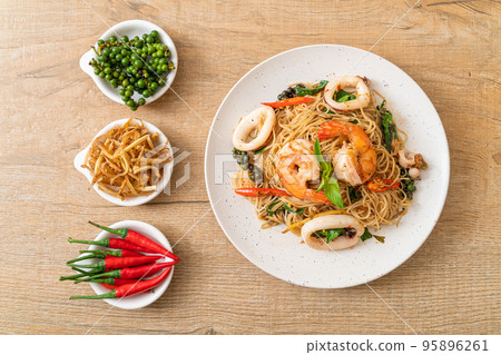stir-fried Chinese noodle with basil, chilli, shrimps and squid stir-fried Chinese noodle with basil, chilli, shrimps and squid 95896261