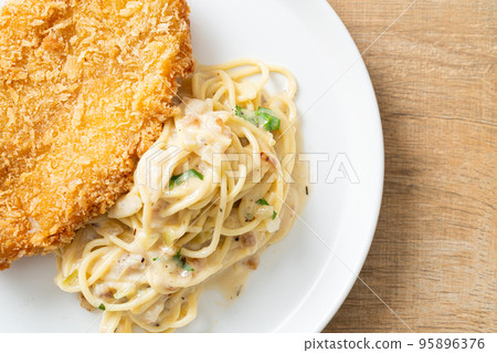 spaghetti pasta white cream sauce with fried fish 95896376