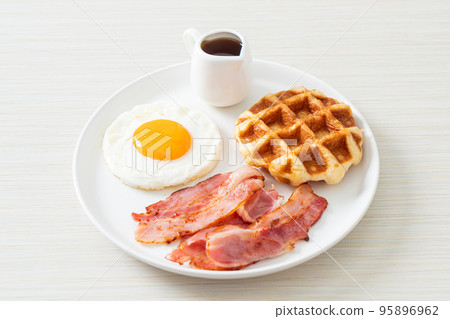 fried egg with bacon and waffle 95896962