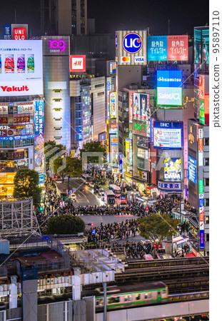 日本東京城市景觀 Halo 生產。澀谷萬聖節。 “專業”繩索指導...威脅人群= 31日，18:00後 95897110