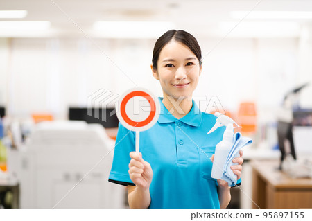 年輕女保洁員(〇×棒,〇) 年輕女保洁員(〇×棒,〇) 95897155