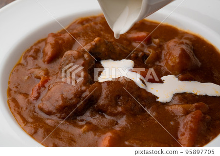 鮮奶油燉牛肉 95897705