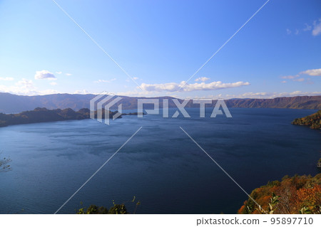 A superb view from Kankodai (Kankodai and Lake Towada's three major observatories) [Okuse Towada, Towada City, Aomori Prefecture] 95897710