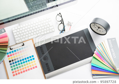 設計師的辦公桌形象（數位板） 95897728