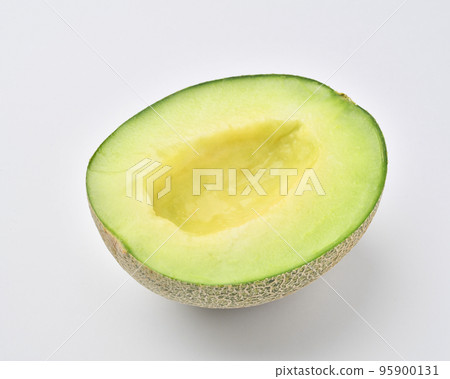 Melon cut in half 95900131