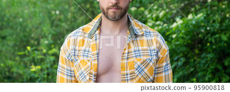 cropped view of bearded man. caucasian man with beard. mature man outdoor 95900818