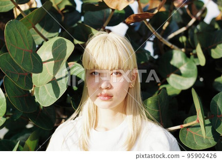 一位金發女郎 95902426