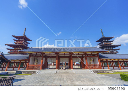 Magnificent Nara scenery of Yakushiji Temple West Pagoda, Middle Gate, East Pagoda 95902590