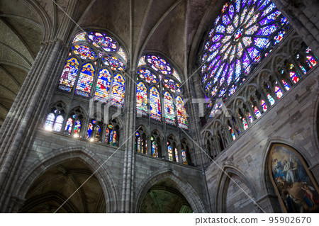 Basilica of Saint-Denis. Interior view 95902670