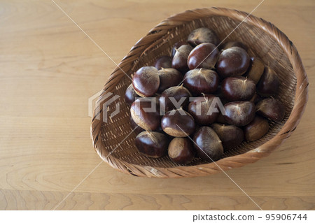 Rihei chestnuts in a colander Rihei chestnuts in a colander 95906744