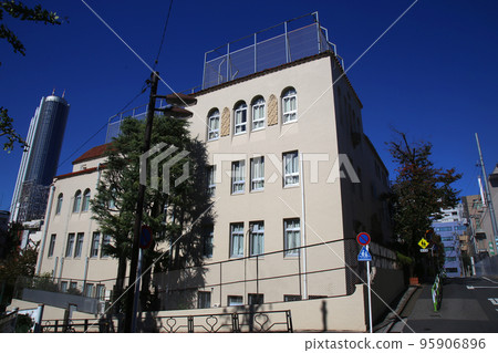 Oukage Junior and Senior High School West Building 95906896