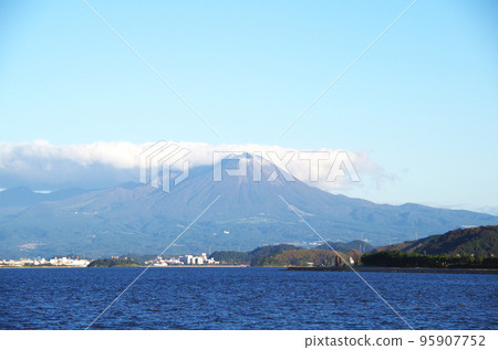A view of Mt. Daisen illuminated by the gentle afternoon sun across Nakaumi A view of Mt. Daisen illuminated by the gentle afternoon sun across Nakaumi 95907752