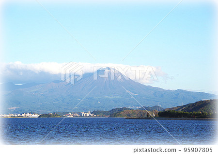A view of Mt. Daisen illuminated by the gentle afternoon sun across Nakaumi (illustration style) A view of Mt. Daisen illuminated by the gentle afternoon sun across Nakaumi (illustration style) 95907805