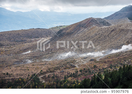 《群馬縣》志賀高原澀峠的草津白根山 95907976