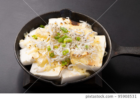 Grilled Hampen with Cheese (Served with Whitebait) Grilled Hampen with Cheese (Served with Whitebait) 95908531